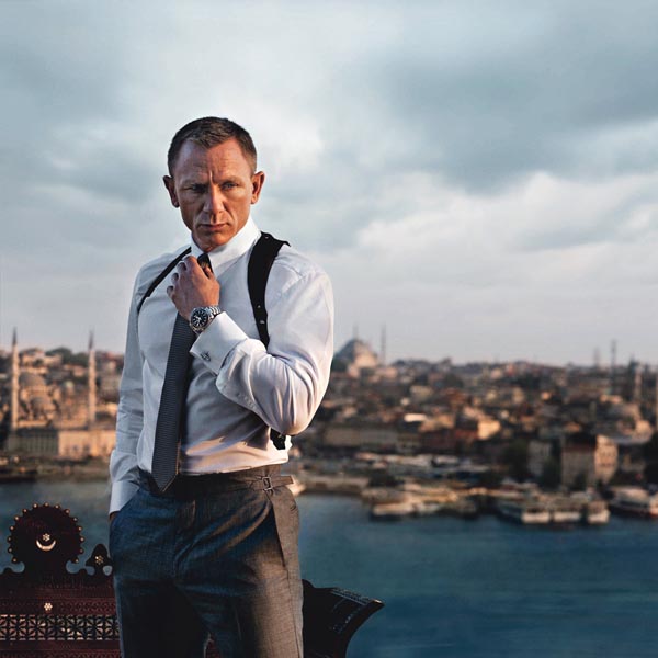 在電影《007大破天幕危機》（Skyfall）中，飾演特工007的丹尼爾·克雷格佩戴歐米茄腕表出鏡